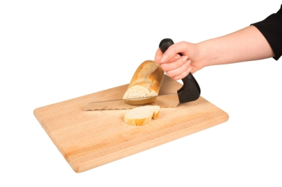 Couteau à pain coudé